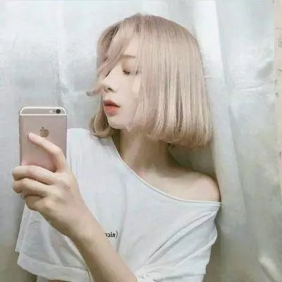穿风信子蓝的少女